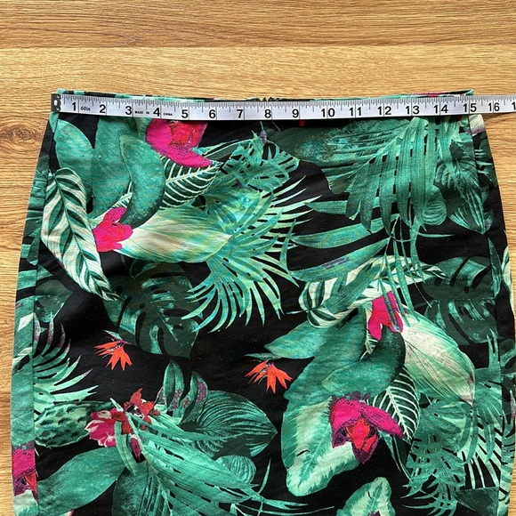 Lord & Taylor cotton multi color jungle print pencil skirt - Picture 2 of 6